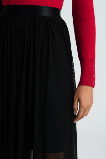 Rozkloszowana, czarna spódnica midi