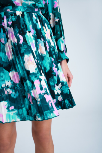 Krótka plisowana spódnica w kwiaty