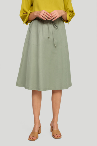 Rozkloszowana spódnica z paskiem