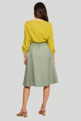 Rozkloszowana spódnica z paskiem