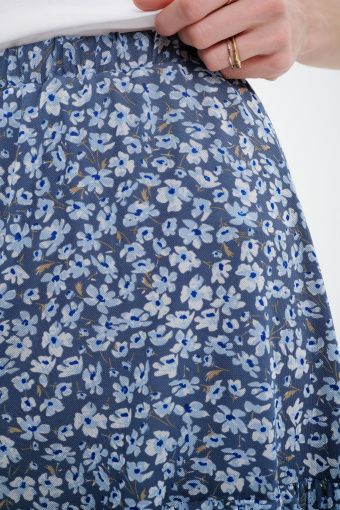 Spódnica z błękitnym nadrukiem w łączkę