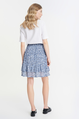 Spódnica z błękitnym nadrukiem w łączkę