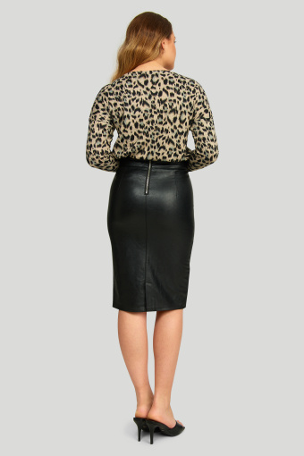 Ołówkowa, czarna spódnica z ekologicznej skóry