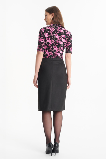 Klasyczna, czarna spódnica z rozcięciem Klasyczna, czarna spódnica z rozcięciem