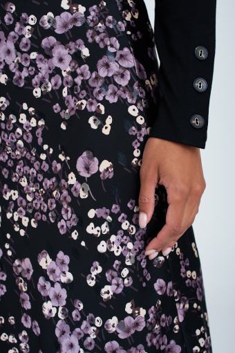 Satynowa spódnica z nadrukiem w drobne kwiaty, czarno-fioletowa Satynowa spódnica z nadrukiem w drobne kwiaty, czarno-fioletowa