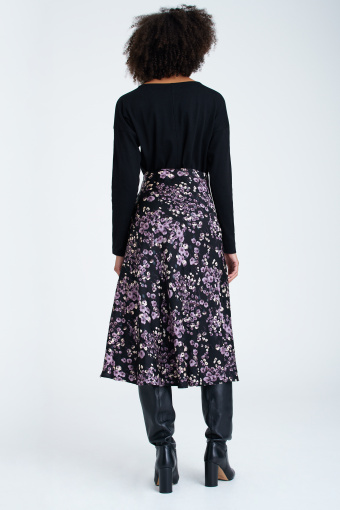 Satynowa spódnica z nadrukiem w drobne kwiaty, czarno-fioletowa Satynowa spódnica z nadrukiem w drobne kwiaty, czarno-fioletowa