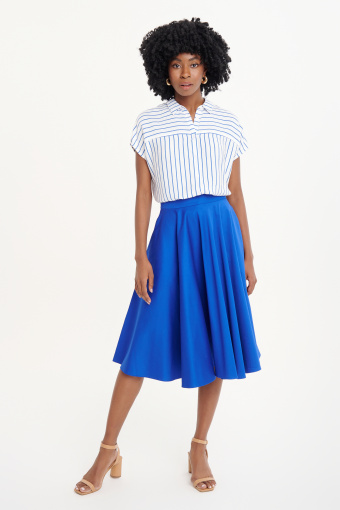 Rozkloszowana kobaltowa spódnica midi