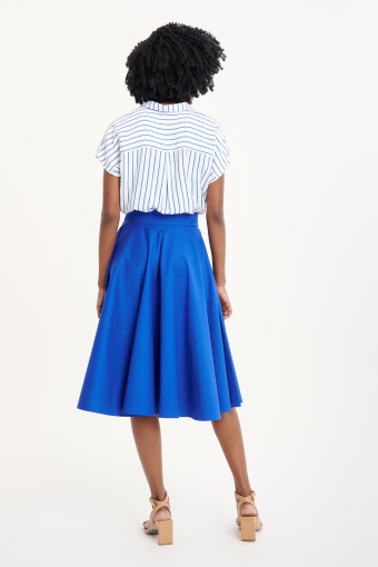 Rozkloszowana kobaltowa spódnica midi