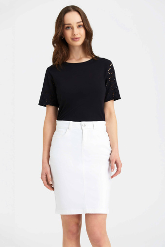 Jeansowa spódnica w białym kolorze