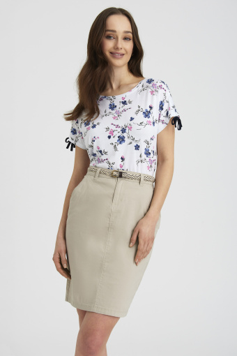 Ołówkowa spódnica w piaskowym kolorze