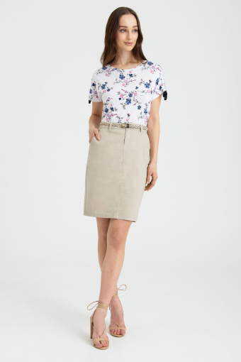 Ołówkowa spódnica w piaskowym kolorze