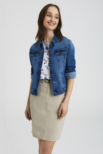 Ołówkowa spódnica w piaskowym kolorze