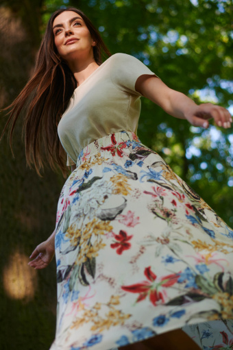 Wiskozowa spódnica w kwiaty, midi