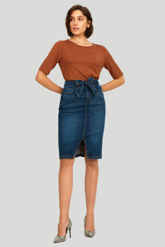 Klasyczna, jeansowa spódnica z delikatnymi przetarciami, granat