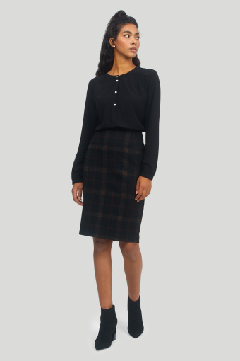 Klasyczna, czarna spódnica z nadrukiem w kratę Klasyczna, czarna spódnica z nadrukiem w kratę