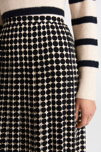 Plisowana spódnica w groszki, czarno-biała