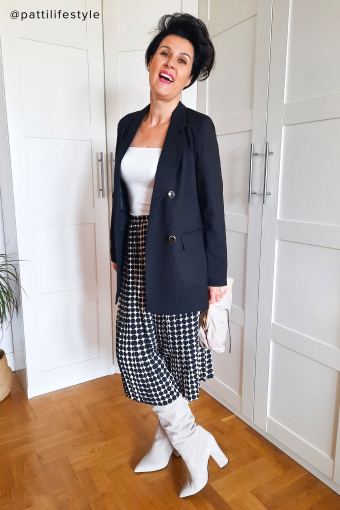 Plisowana spódnica w groszki, czarno-biała