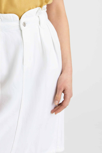 Jeansowa spódnica z wysokim stanem, biała