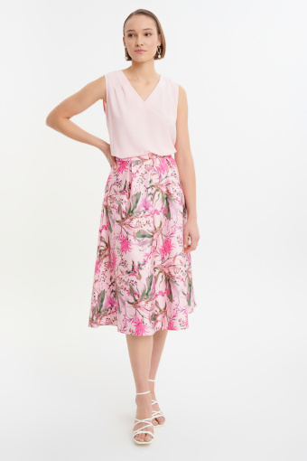 Rozkloszowana różowa spódnica w kwiaty