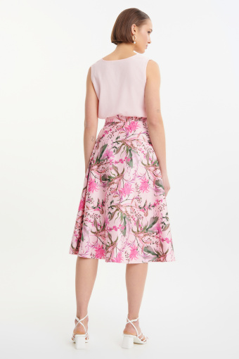 Rozkloszowana różowa spódnica w kwiaty