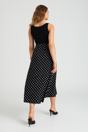 Czarna, zakładana spódnica w grochy