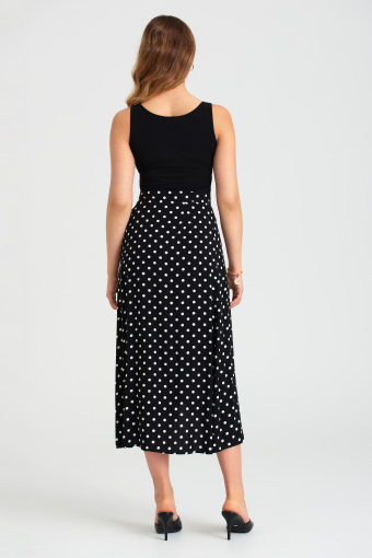 Czarna, zakładana spódnica w grochy