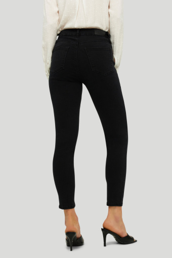 Czarne jeans'y typu slim