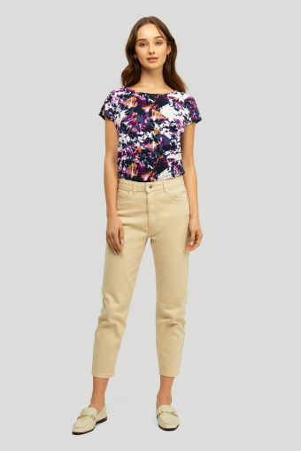 Kremowe jeans'y typu mom fit