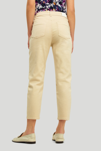 Kremowe jeans'y typu mom fit