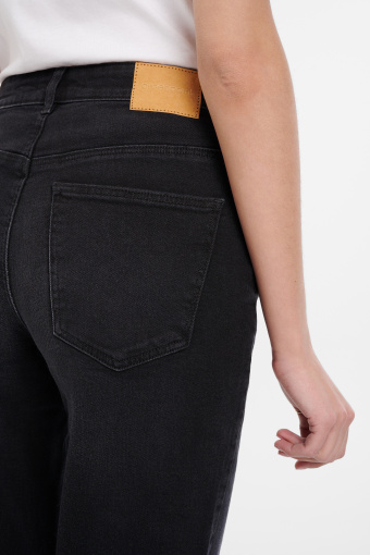 Czarne spodnie jeansowe