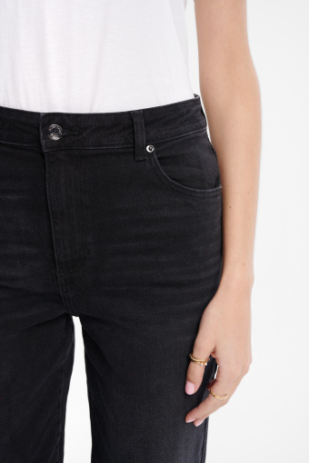 Czarne spodnie jeansowe