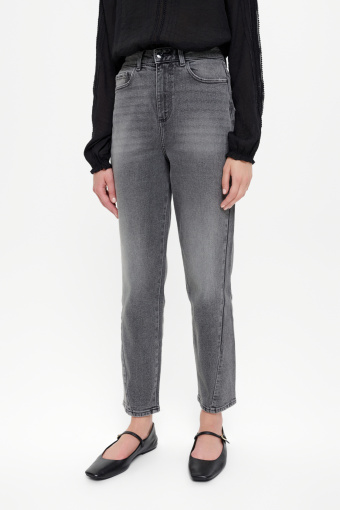 Stylowe ciemnoszare jeansy mom fit 