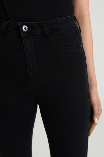 Komfortowe, czarne jegginsy