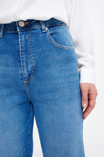 Stylowe spodnie jeansowe o kroju mom