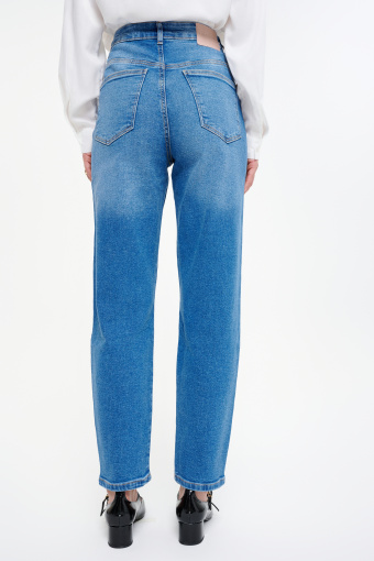 Stylowe spodnie jeansowe o kroju mom