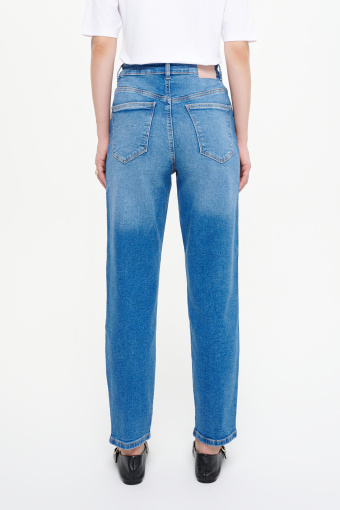 Stylowe spodnie jeansowe o kroju mom