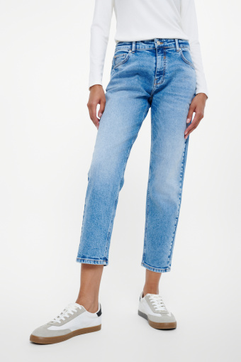 Jeansy typu boyfriend light blue Jeansy typu boyfriend light blue