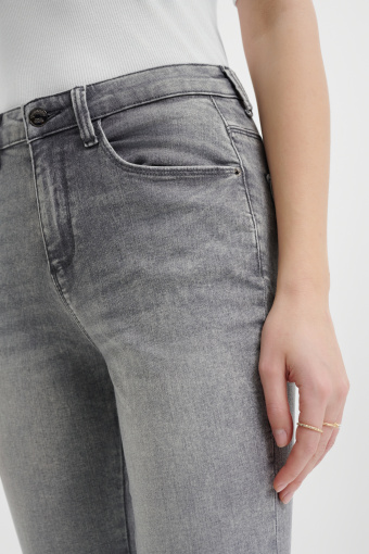 Spodnie typu skinny z szarego denimu 