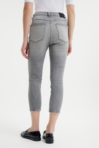 Spodnie typu skinny z szarego denimu 