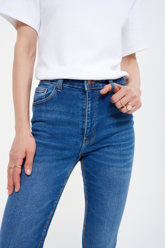 Spodnie jeansowe w niebieskim kolorze