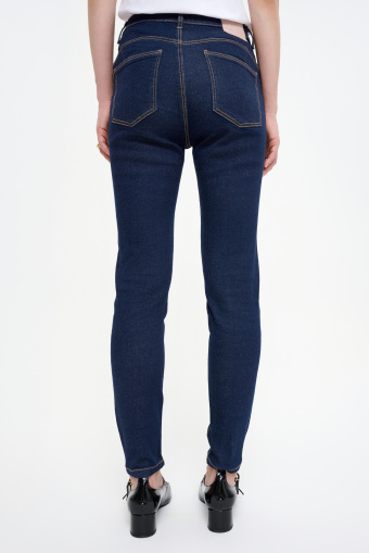 Ciemnogranatowe jeansy skinny