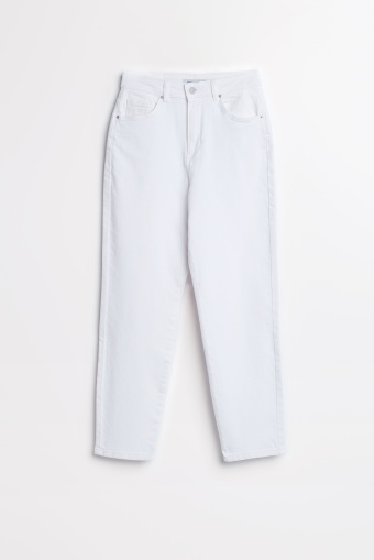 Białe jeansy typu mom fit