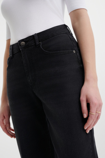 Czarne spodnie jeansowe typu mom fit Czarne spodnie jeansowe typu mom fit