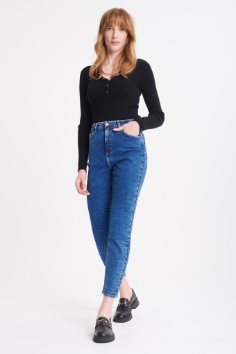 Granatowe jeansy mom fit