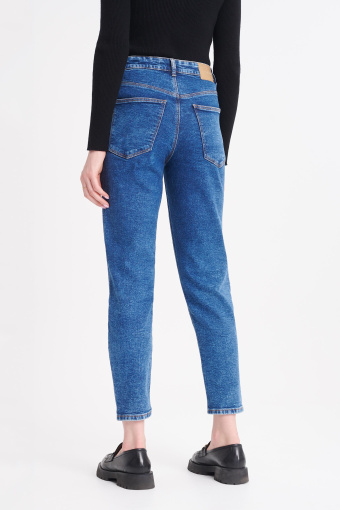Granatowe jeansy mom fit