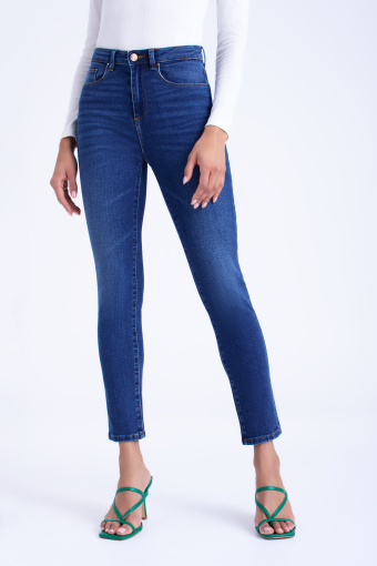 Niebieskie jeansy slim fit