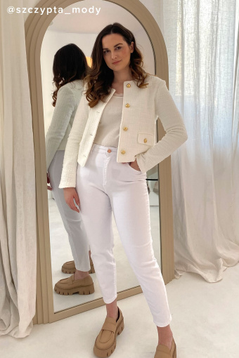 Białe mom-jeans z wysokim stanem