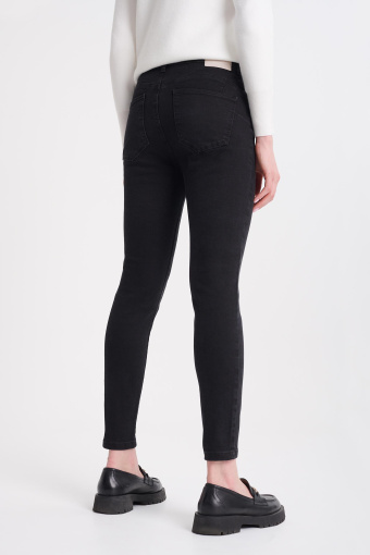 Czarne jeansy typu push up