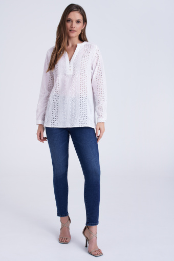 Obcisłe jeansy o kroju cropped