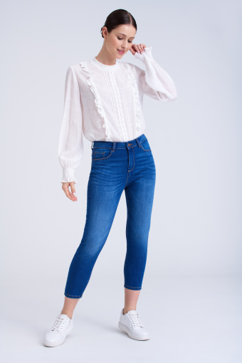 Spodnie jeansowe typu cropped Spodnie jeansowe typu cropped